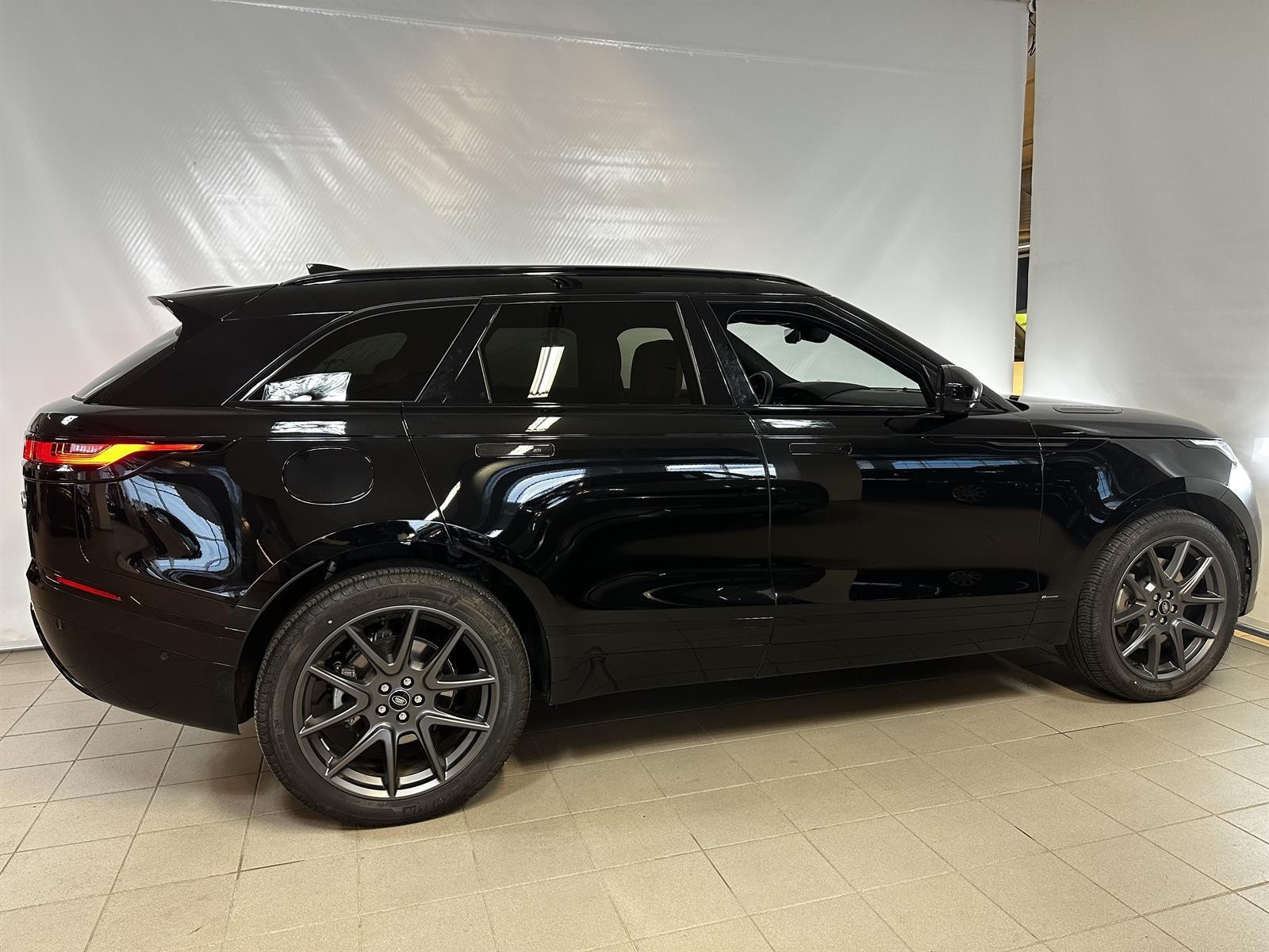 RANGE ROVER VELAR 2.0 P400E 404 R-DYNAMIC HSE