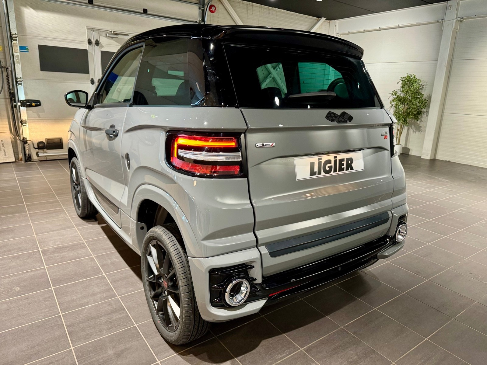 JS60 II 2.7 5 SPORT ULTIMATE