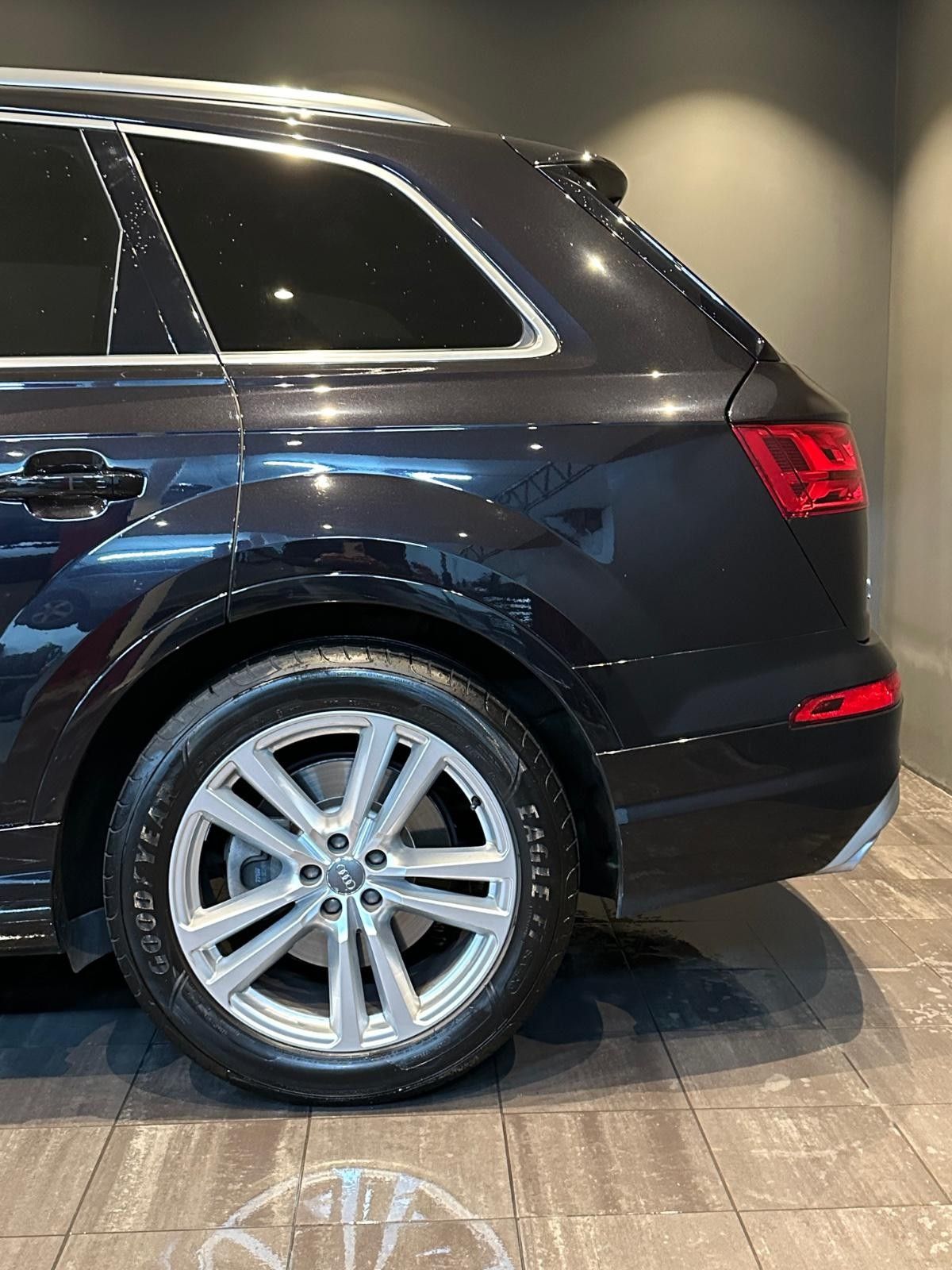 : Q7 (2) 3.0 TDI QUATTRO